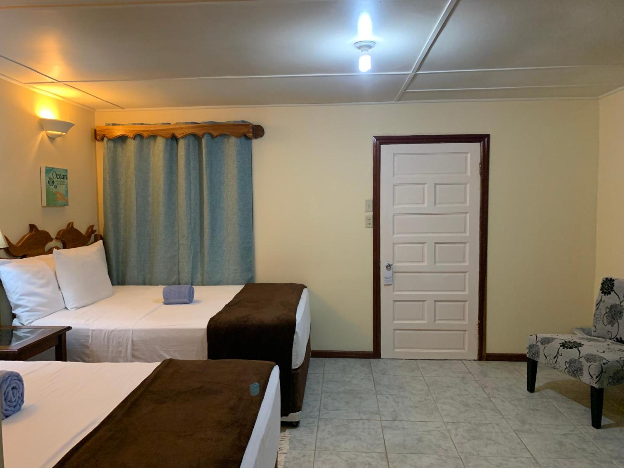 Blue Marlin Beach Resort Dangriga Bilik gambar